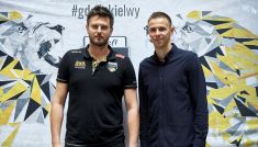 Mariusz Wlazły i Michał Winiarski po podpisaniu kontraktu (fot. PAP)