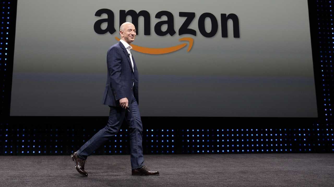 Jeff Bezos założył Amazon w 1994 r. (fot. PAP/EPA/MICHAEL NELSON) Jeff Bezos założył Amazon w 1994 r. (fot. PAP/EPA/MICHAEL NELSON)