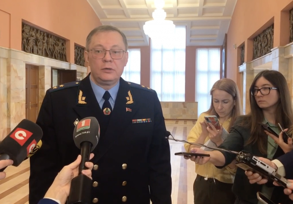 Генпракурор Андрэй Швед у будынку Дома ўраду 19 лютага. Скрыншот: Белсат