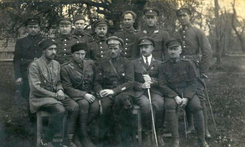 Gen. Stanisław Bałak-Bałachowicz (w środku) z oficerami armii białoruskiej, 1920 rok. Fot. Wikimedia