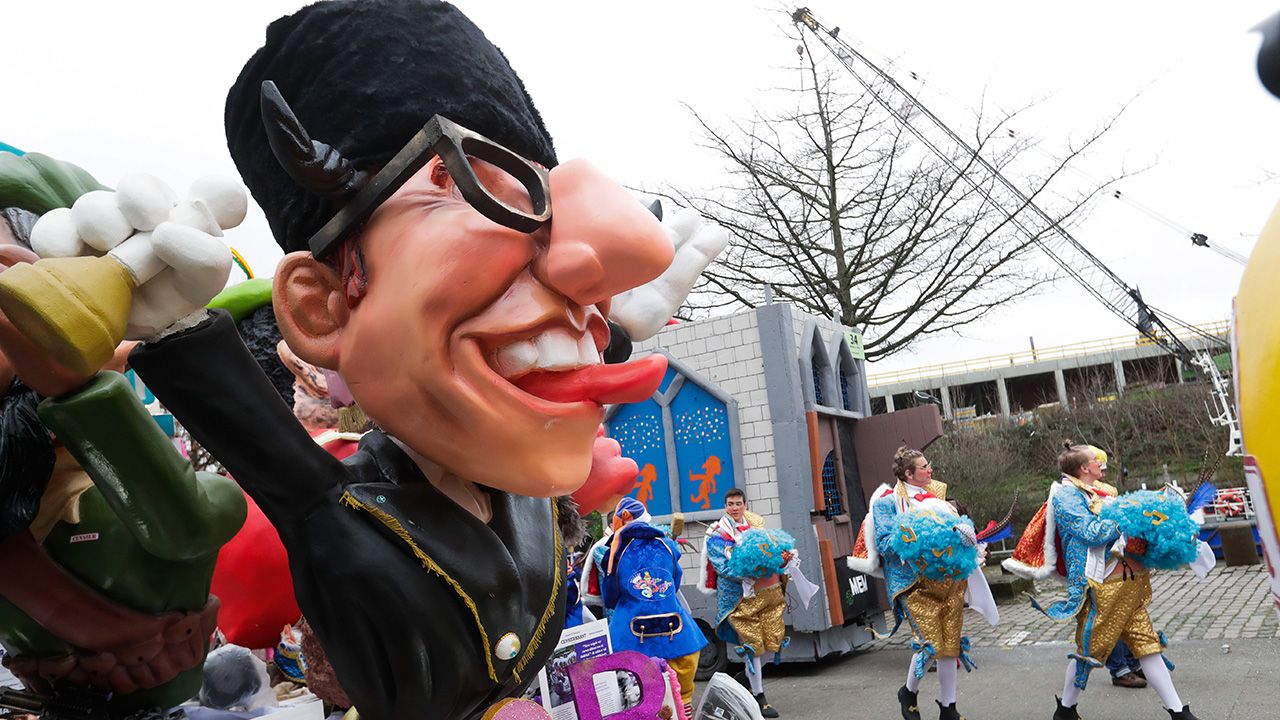 KE skrytykowała w poniedziałek tegoroczny festiwal karnawałowy w belgijskim Aalst, zarzucając mu antysemityzm (fot. PAP/EPA/STEPHANIE LECOCQ)