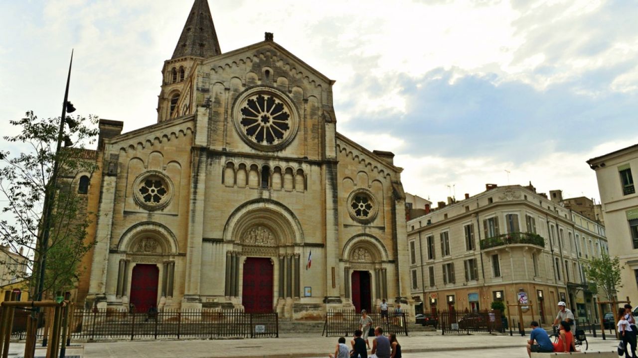 Podejrzany mężczyzna chciał się włamać do katedry w Nîmes (fot. Shutterstock/Simona Bottone) Podejrzany mężczyzna chciał się włamać do katedry w Nîmes (fot. Shutterstock/Simona Bottone)