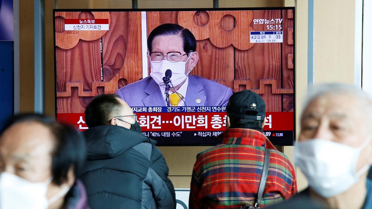 Lider południowokoreańskiej sekty Kościoła Jezusa Shincheonji został aresztowany (fot. REUTERS/Heo Ran) Lider południowokoreańskiej sekty Kościoła Jezusa Shincheonji został aresztowany (fot. REUTERS/Heo Ran)