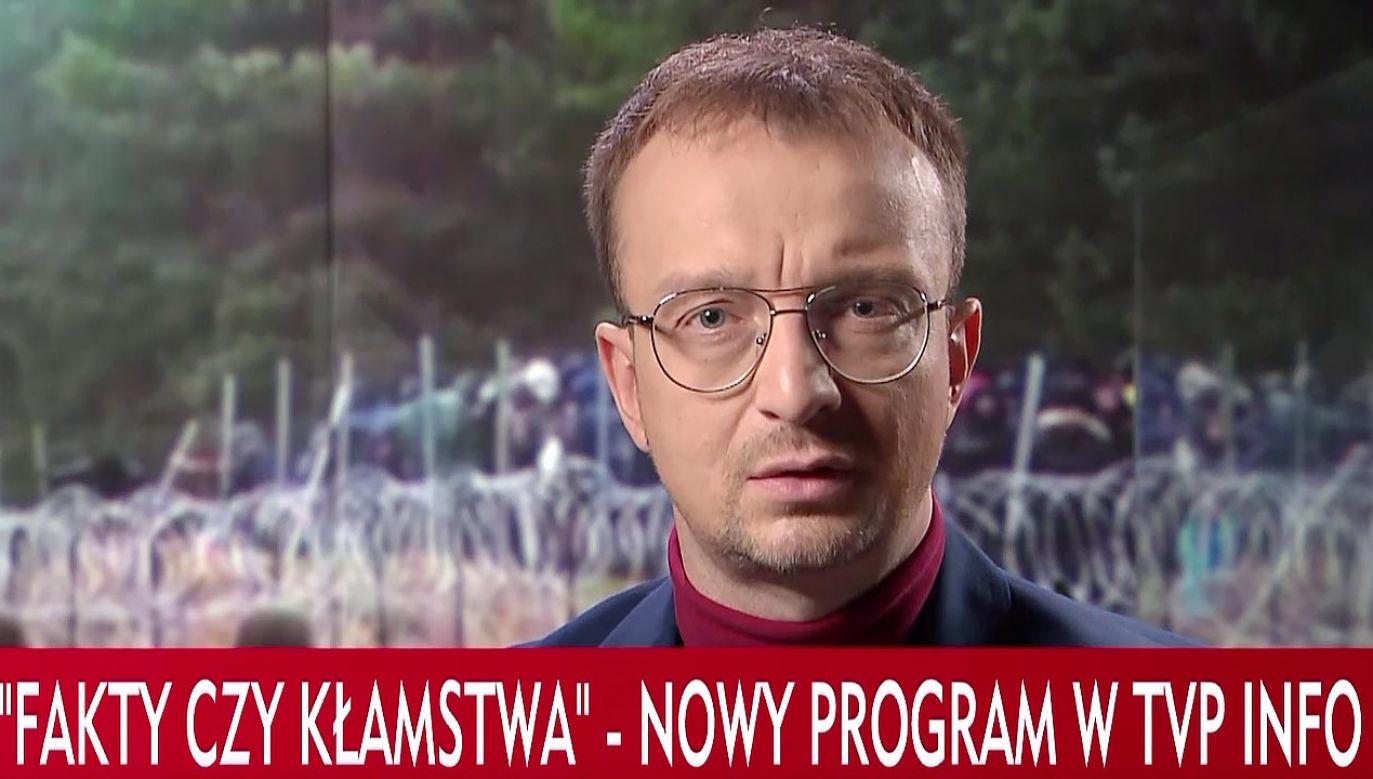 Redaktor Jakub Maciejewski (fot. TVP Info)
