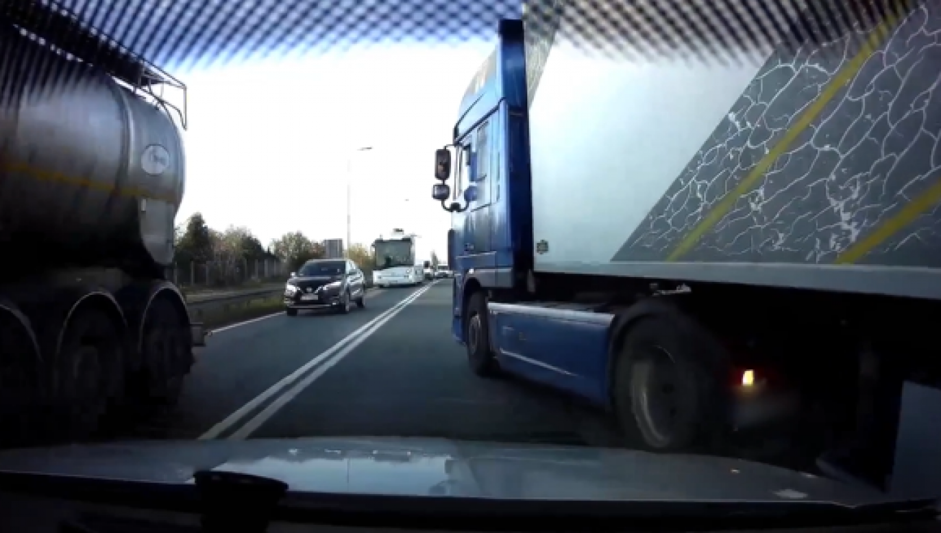 56-letni kierowca pojazdu ciężarowego nie uniknie odpowiedzialności (fot. Policja)