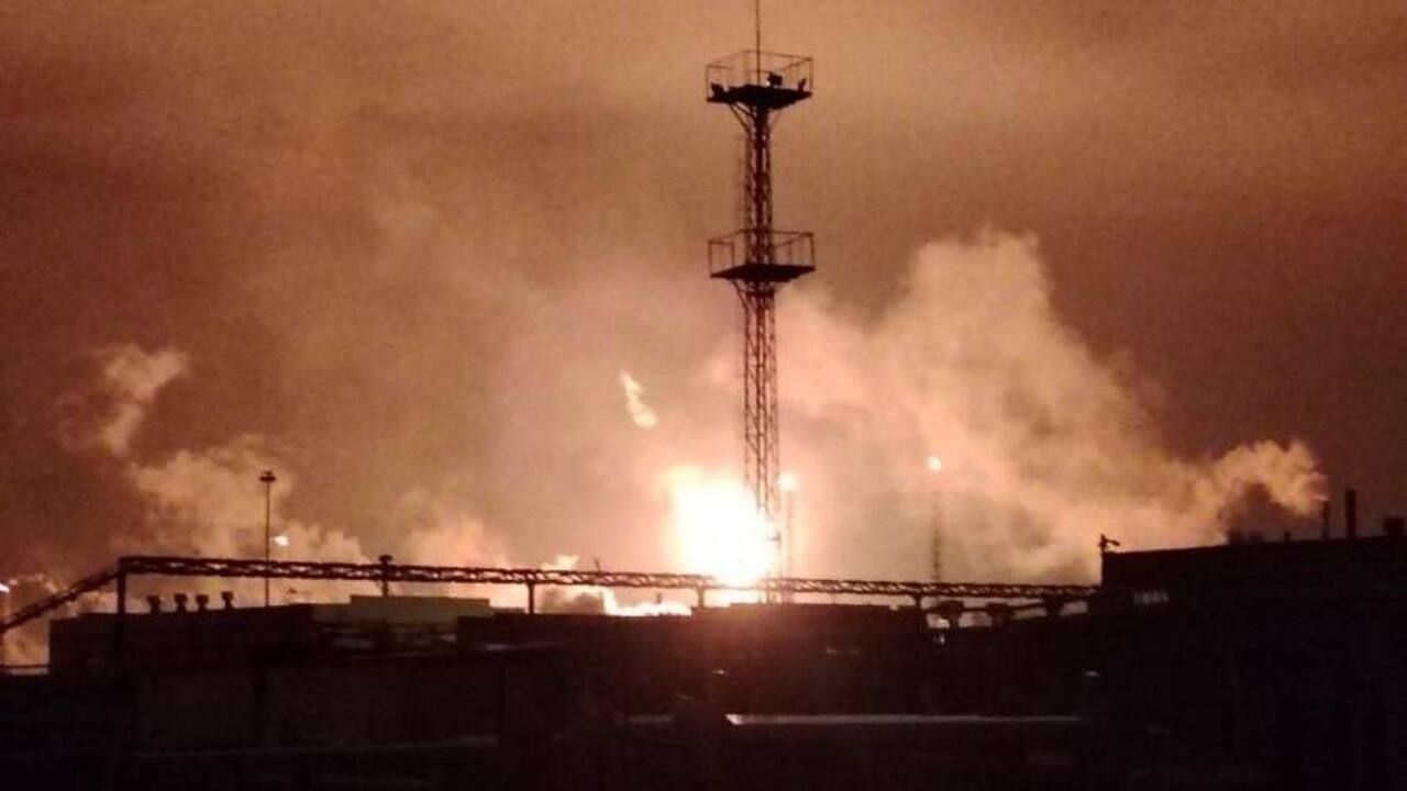 Ostatniej nocy Ukraińcy uderzyli w kilka strategicznych punkt&oacute;w na terenie Rosji. W ogniu stanęło parę rafinerii, ale najbardziej dotkliwy dla Kremla był atak w Rylsku &ndash; na...