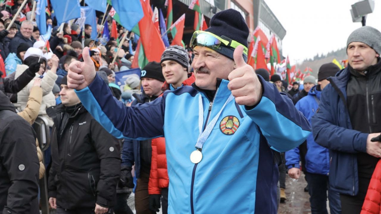 Protesty nie odsunęły Alaksandra Łukaszenki (fot. Maxim Guchek\TASS via Getty Images) Protesty nie odsunęły Alaksandra Łukaszenki (fot. Maxim Guchek\TASS via Getty Images)
