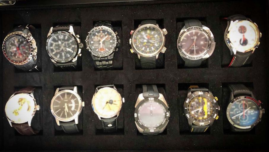Część zysków vatsterzy lokowali w zegarki kolekcjonerskie najbardziej znanych firm (fot. CBŚP)