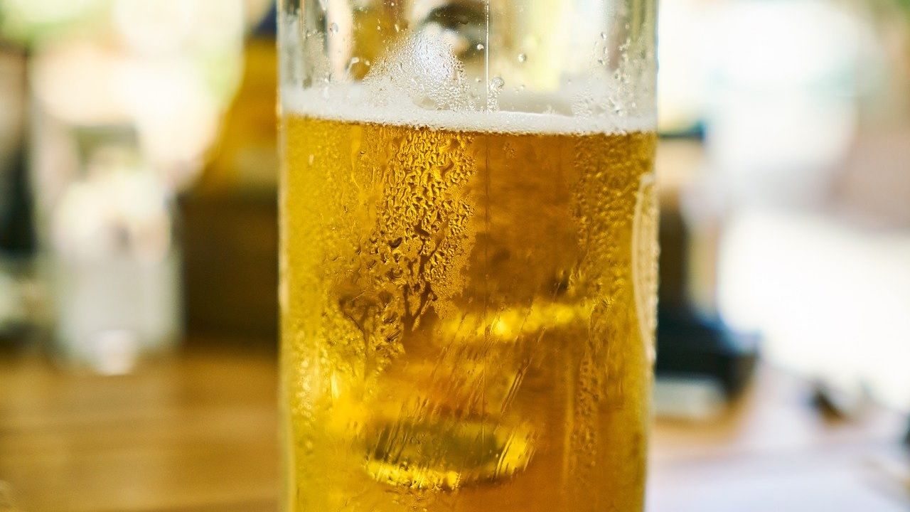 Częste jest przekonanie, że piwo to nie alkohol (fot. pixabay/Engin_Akyurt) Częste jest przekonanie, że piwo to nie alkohol (fot. pixabay/Engin_Akyurt)