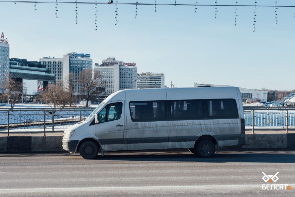 Маршрутная таксоўка ў Менску, Беларусь. 9 сакавіка 2021 года. (Фота: Белсат)