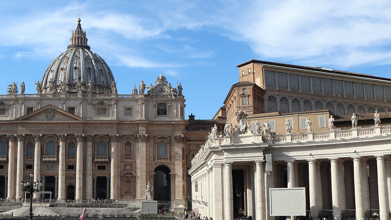 B. kardynał Theodore McCarrick przekazał duchownym w Watykanie ok. 600 tys. USD (fot. Pixabay SteenJepsen)