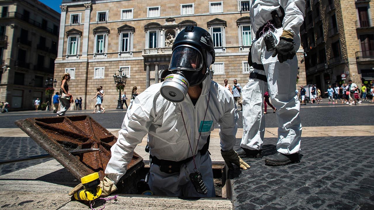 W oświadczeniu napisano, że koronawirus był obecny w ściekach w stolicy Katalonii 12 marca 2019 roku (fot. David Ramos/Getty Images)