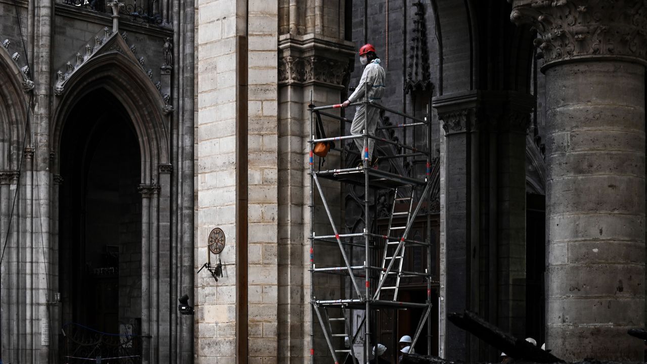 Odbudowa Katedry Notre-Dame ma potrwać pięć lat (fot. PAP/EPA/PHILIPPE LOPEZ) Odbudowa Katedry Notre-Dame ma potrwać pięć lat (fot. PAP/EPA/PHILIPPE LOPEZ)