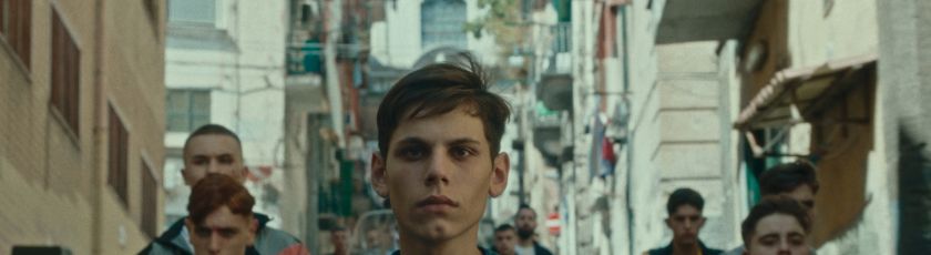 na-wschod-od-hollywood-piranie