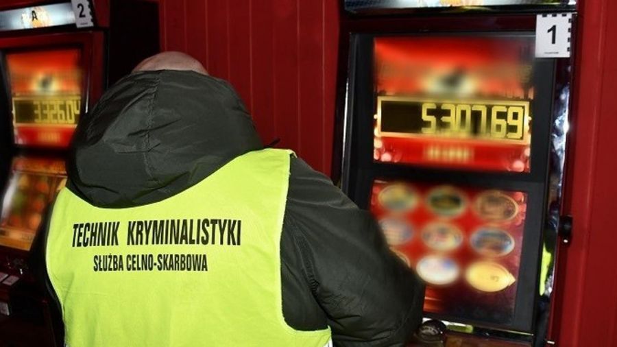 Uderzenie w nielegalny hazard. Gang działał w trzech województwach (fot. KAS)