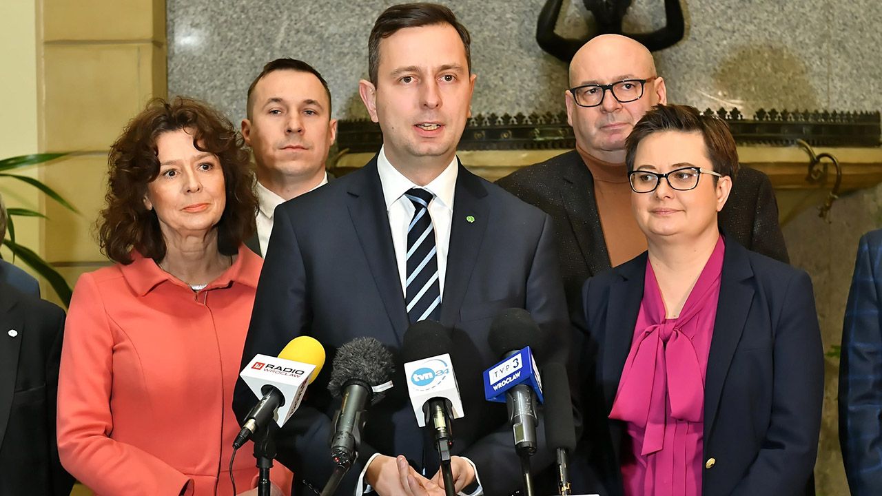 Władysław Kosiniak-Kamysz optuje za udziałem PSL w szerokiej koalicji partii opozycyjnych. Zdaniem Eugeniusza Kłopotka nie warto tracić tożsamości dla 3 lub 4 mandatów w PE (fot. arch.PAP/Maciej Kulczyński) Władysław Kosiniak-Kamysz optuje za udziałem PSL w szerokiej koalicji partii opozycyjnych. Zdaniem Eugeniusza Kłopotka nie warto tracić tożsamości dla 3 lub 4 mandatów w PE (fot. arch.PAP/Maciej Kulczyński)