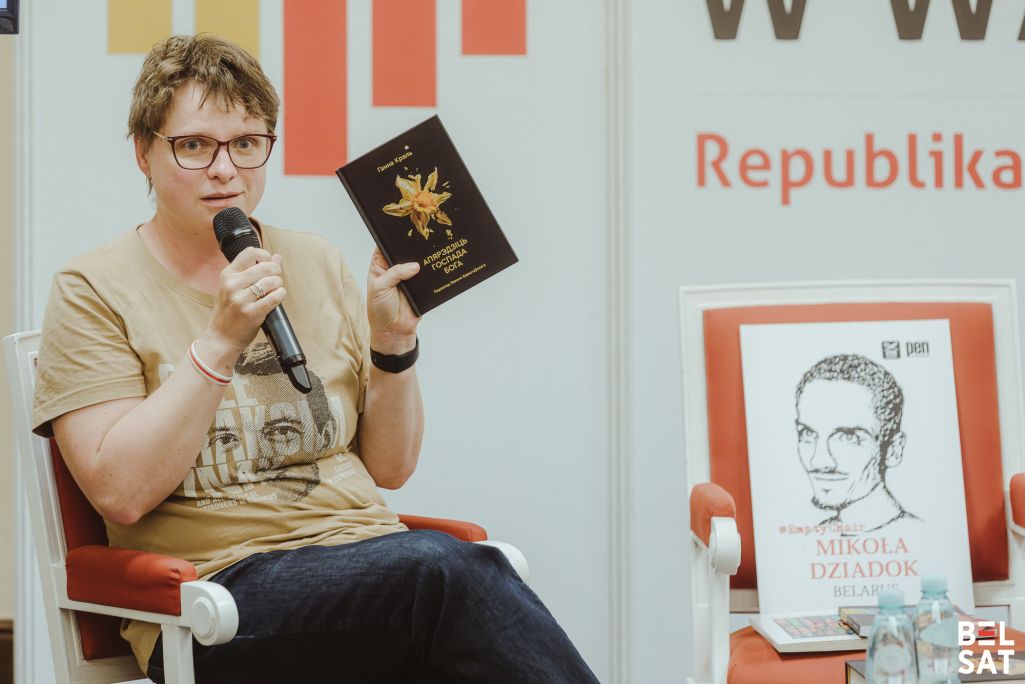 Старшыня Беларускага ПЭНу Таццяна Нядбай на Міжнародным кніжным кірмашы ў Варшаве, Польшча. 16 траўня 2025 года. Фота: Рауль Дзюк / Белсат