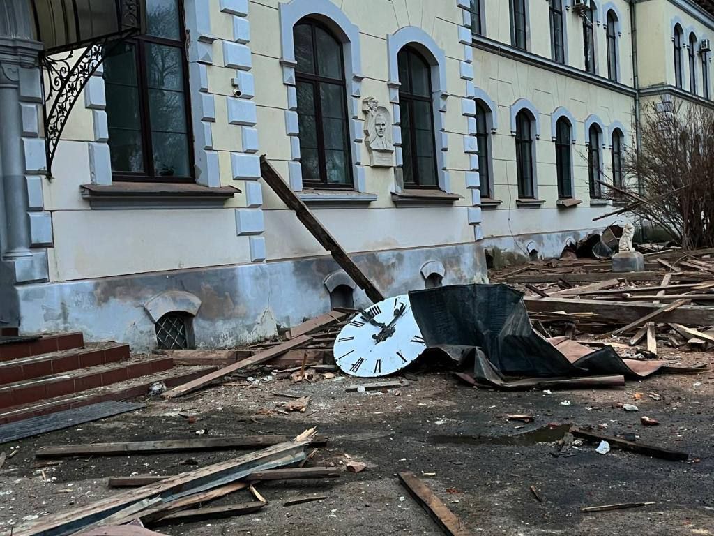 Наступствы дронавай атакі ў навагоднюю ноч у Львове. (Фота: УНІАН)