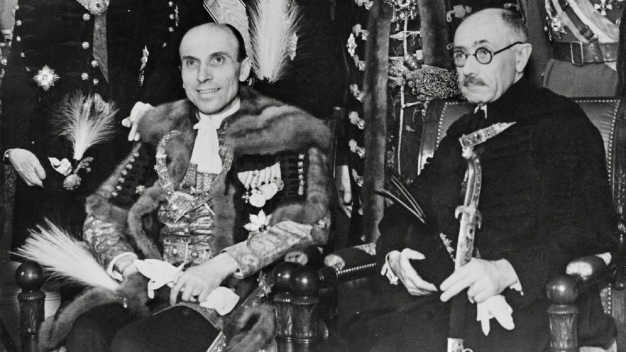 Pal Teleki (z prawej) obok swojego poprzednika na stanowisku premiera Beli Imredy’ ego (fot. Keystone/Hulton Archive/Getty Images)