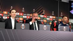 Czesław Michniewicz z piwem (fot. TVP)