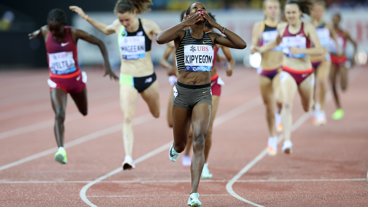 Na pierwszym planie Faith Kipyegon (fot. Getty)