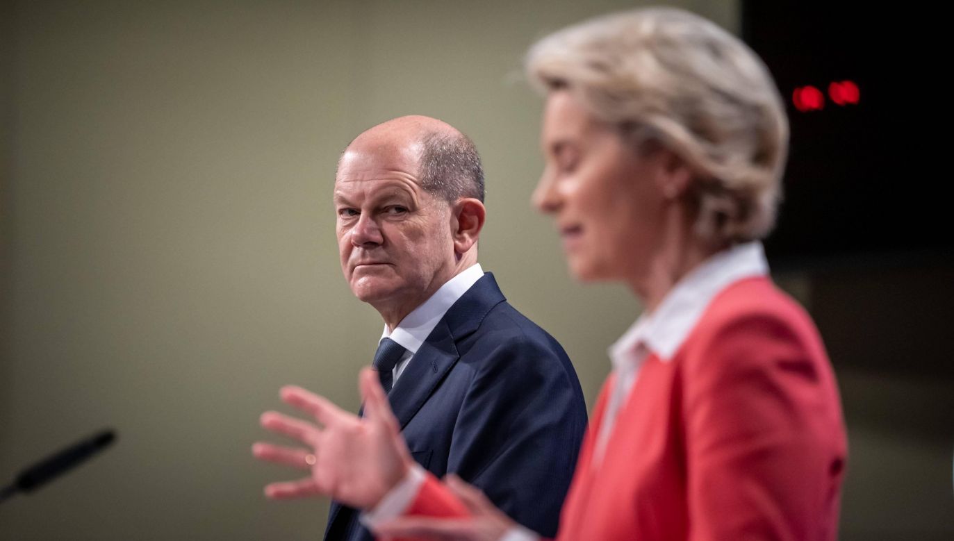 Kanclerz Niemiec Olaf Scholz i przewodnicząca Komisji Europejskiej Ursula von der Leyen (fot. PAP, Michael Kappeler/dpa)
