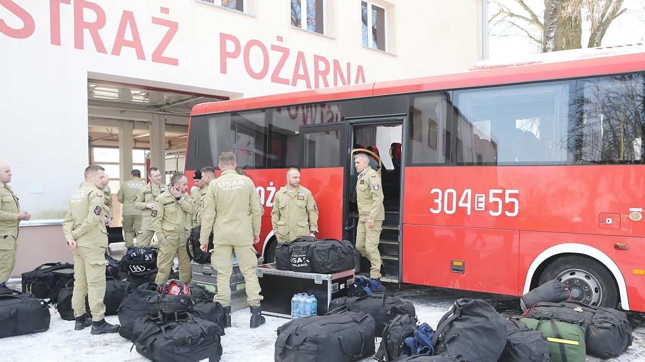 Polscy strażacy i medycy lecą do Turcji (fot. PAP/EPA/Marian Zubrzycki)