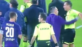 Franck Ribery odpycha sędziego liniowego (fot. Twitter)