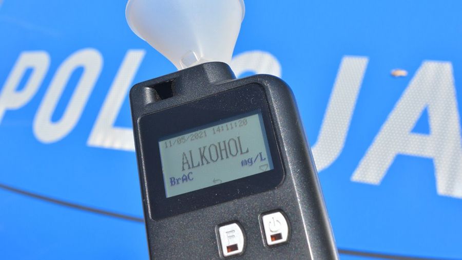Nietrzeźwa kobieta z narkotykami zatrzymana przez policję w Sycowie (fot. shutterstock.jpg)