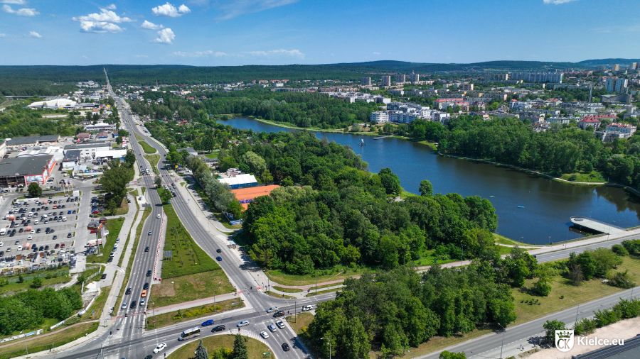 Zawody triathlonowe nad kieleckim zalewem. Zmiany w organizacji ruchu i kursowaniu autobusów. Zdjęcie kielce.eu