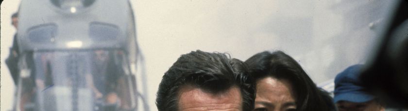 poniedzialek-z-bondem-jutro-nie-umiera-nigdy