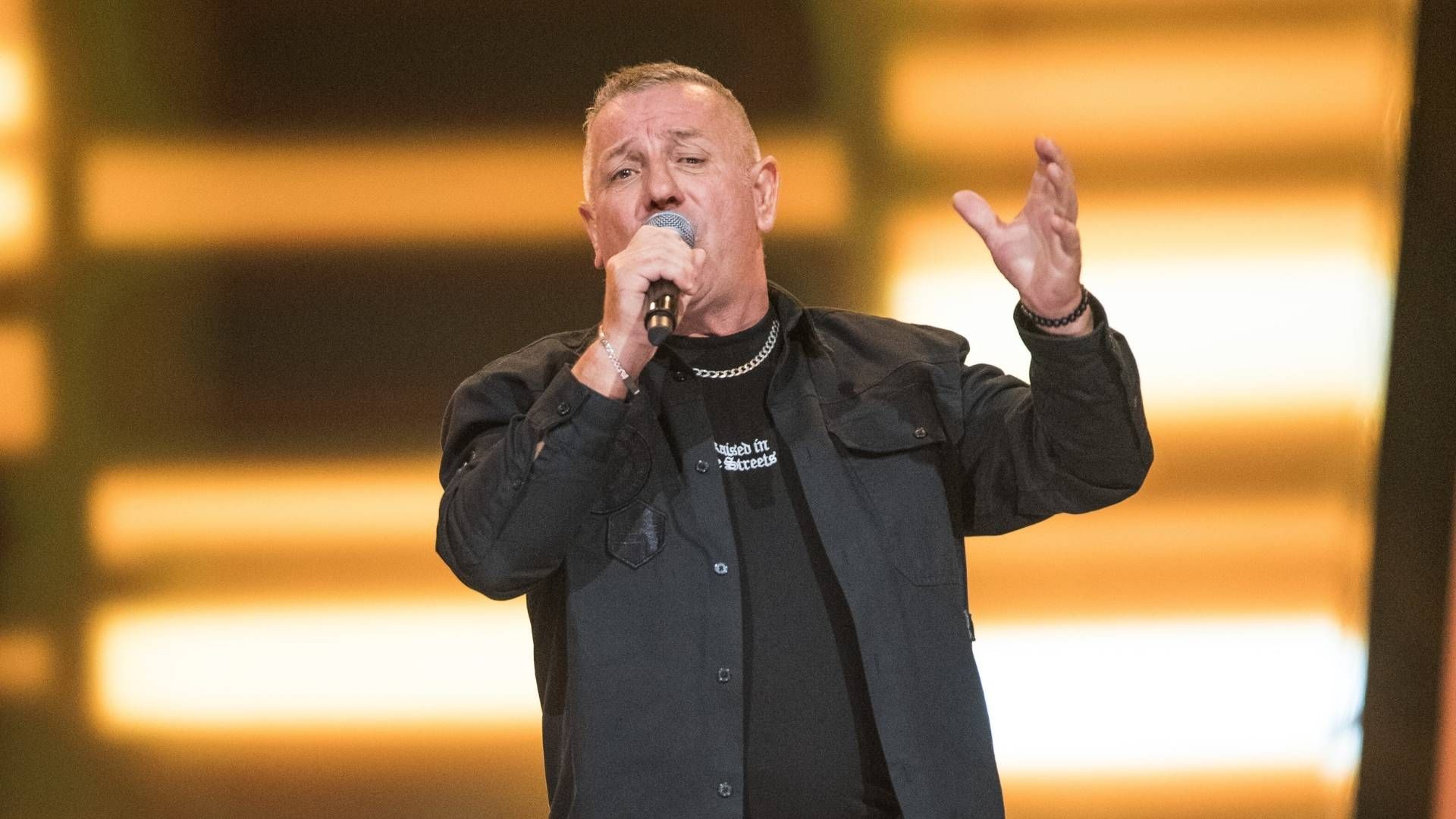 Krzysztof Warzecha, pasjonat rocka, poruszył trenerów programu „The Voice Senior” swoją interpretacją utworu „Mój jest ten kawałek podłogi” i dołączył do drużyny Małgorzaty Ostrowskiej. Fot. Waldemar Kompała/ TVP
