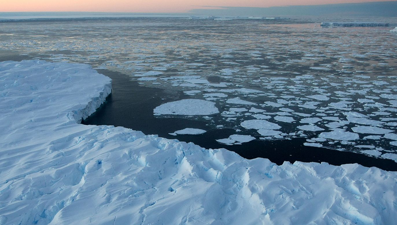 System wodny może mieć znaczenie dla ruchu mas lodowych w stronę morza i uwalniania CO2 (fot. Torsten Blackwood - Pool/Getty Images)