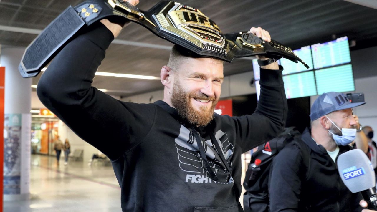 UFC: Jan Błachowicz - mistrz świata. "Czas w walce biegnie inaczej. Potrafi biec szybko lub ...