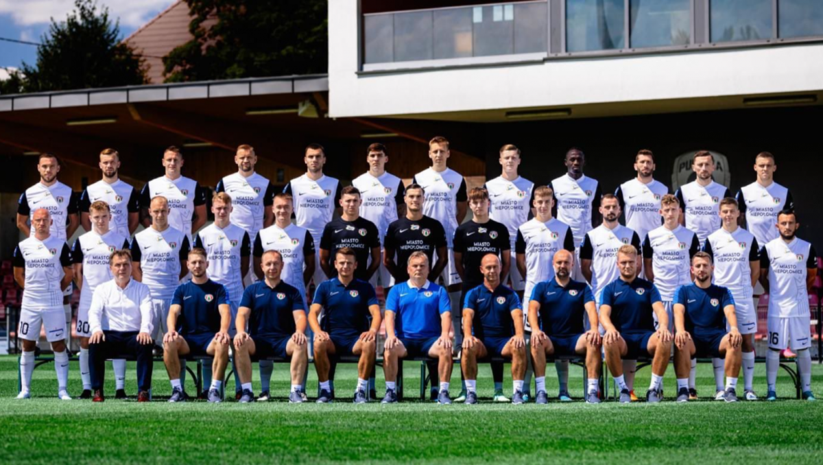 Piłkarze Puszczy Niepołomice (fot. Puszcza Niepołomice) Puszcza Niepołomice (fot. PAP)