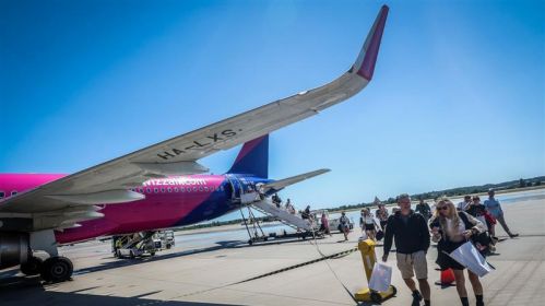 Первый рейс WizzAir по маршруту Будапешт-Гданьск в аэропорту имени Леха Валенсы. 2 июля 2025 г. Фотография представлена исключительно в качестве иллюстрации.