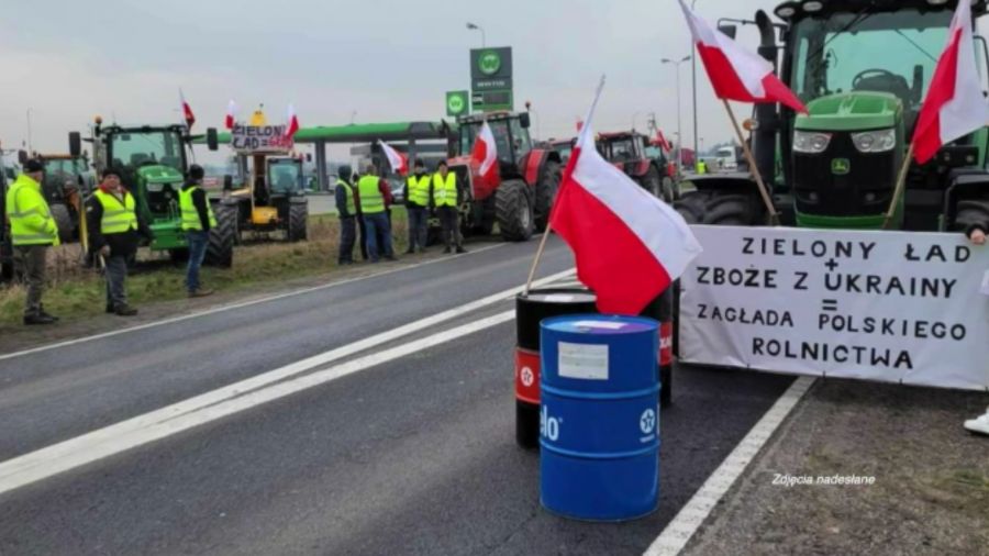 Protest rolników w całym kraju. „Stoimy drugą dobę, będziemy stali do ...