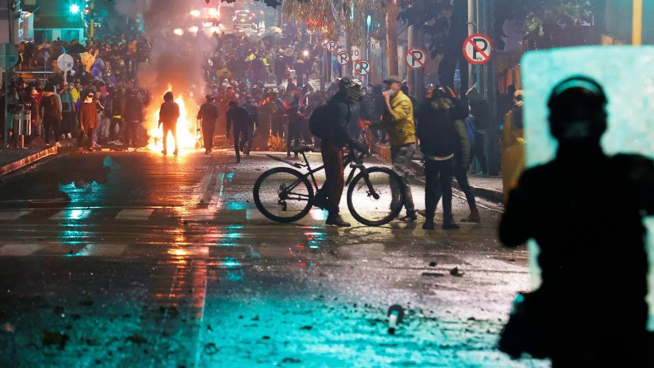 Protesty w Kolumbii trwają od końca kwietnia (fot. PAP/EPA/Mauricio Duenas Castaneda) Protesty w Kolumbii trwają od końca kwietnia (fot. PAP/EPA/Mauricio Duenas Castaneda)