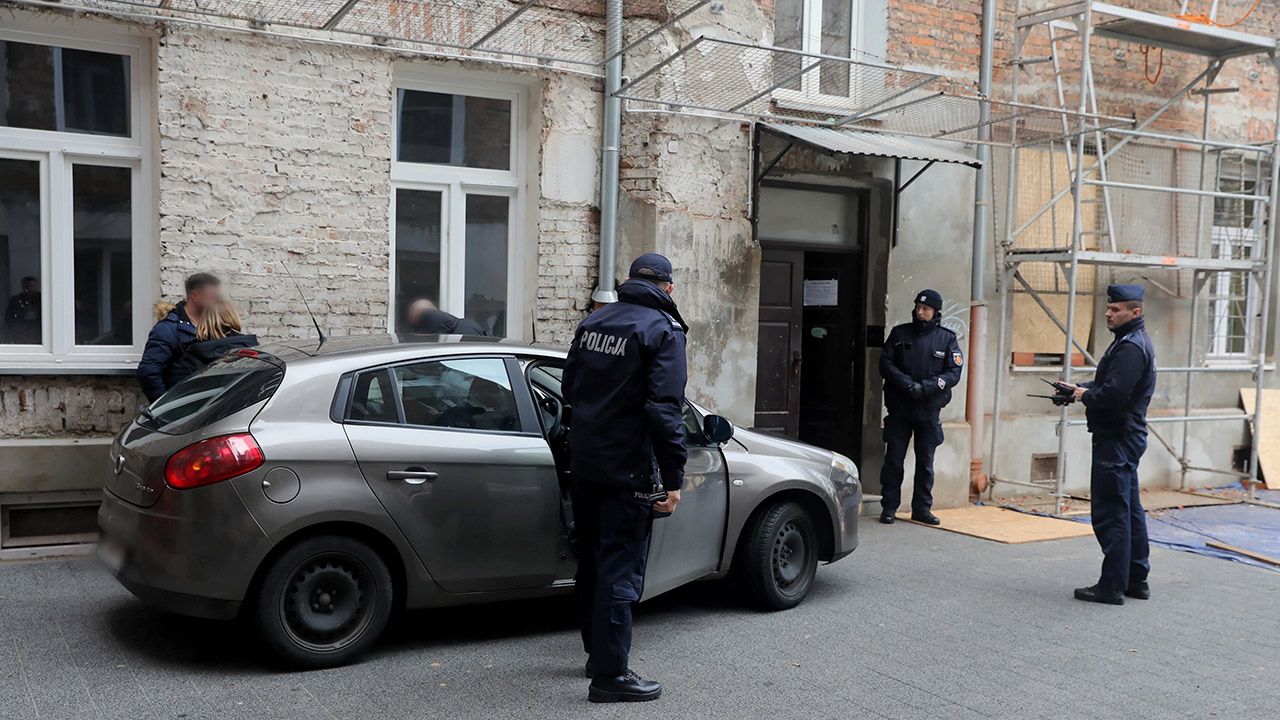 Według lokalnych mediów sprawca miał grozić śmiercią również innym osobom (fot. PAP/Tomasz Gzell) Według lokalnych mediów sprawca miał grozić śmiercią również innym osobom (fot. PAP/Tomasz Gzell)