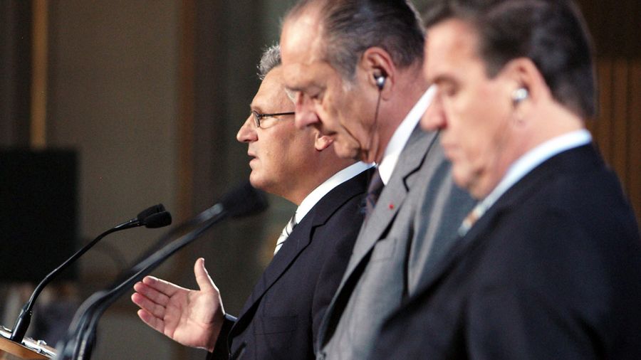 Przywódcy Trójkąta Weimarskiego - Polski, Francji i Niemiec, Aleksander Kwaśniewski (L), Jacques Chirac (C) i Gerhard Schroeder(fot. arch.PAP/Jacek Turczyk)