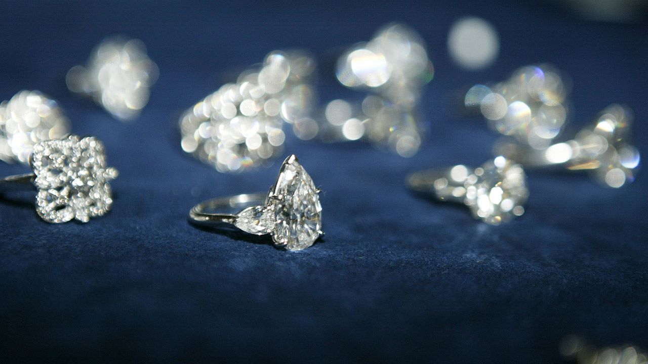 Belgijscy handlarze diamentami nadal importują drogie kamienie z Rosji (fot. Frazer Harrison/Getty Images) Belgijscy handlarze diamentami nadal importują drogie kamienie z Rosji (fot. Frazer Harrison/Getty Images)