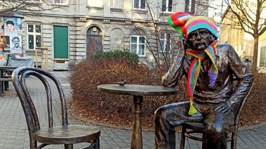 Bohdan Smoleń okradziony z ciepłego nakrycia głowy i szala (fot. Krzysztof Deszczyński/FB)
