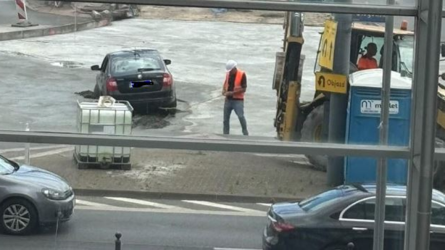 Remont Mostu Dworcowego w Poznaniu - samochód utknął w betonie (fot. IG/Poznan_Moment)