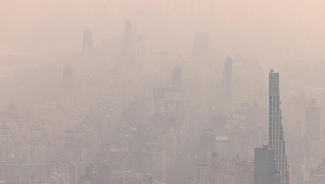 Dym spowił nawet Nowy Jork (fot. PAP/EPA/JUSTIN LANE)