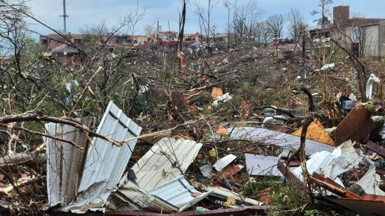 Little Rock zostało zdewastowane przez ogromne tornado. (Fot. Twitter/@Newsdesk)
