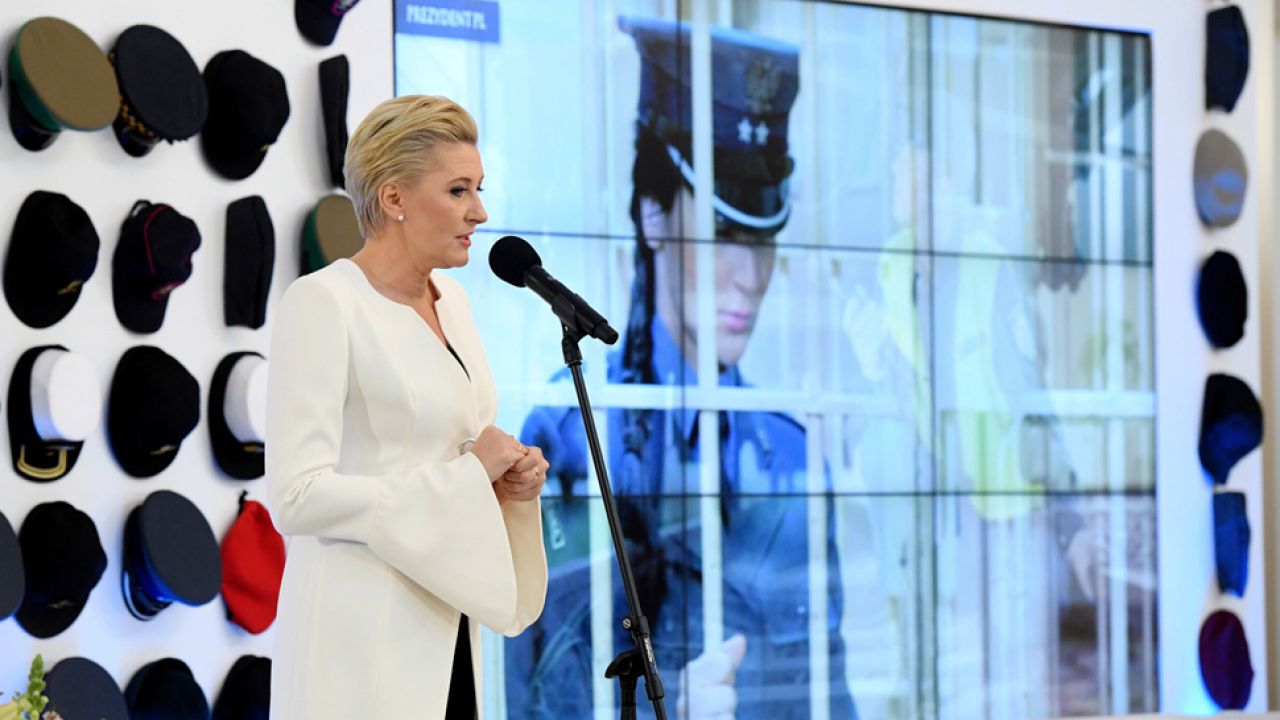 Agata Kornhauser-Duda podczas spotkania z kobietami ze służb i formacji mundurowych (fot. PAP/Radek Pietruszka) Agata Kornhauser-Duda podczas spotkania z kobietami ze służb i formacji mundurowych (fot. PAP/Radek Pietruszka)