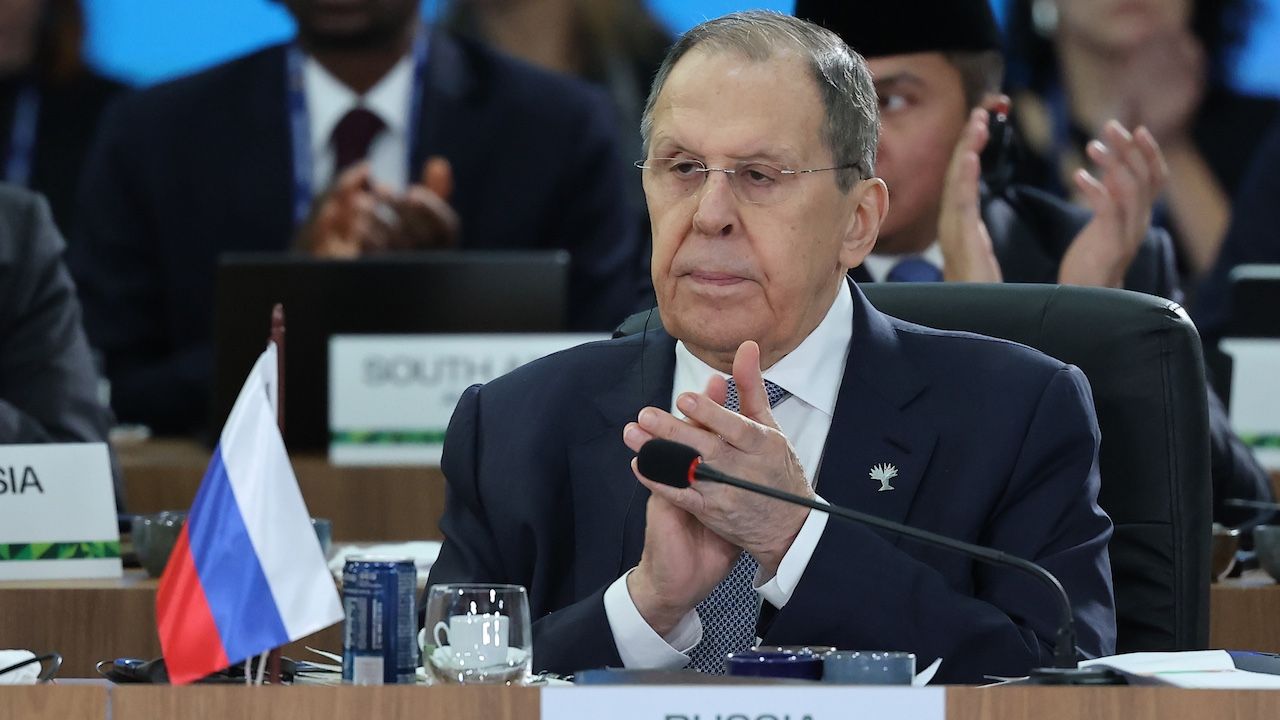 &ndash; Groźby ze strony Polski, dotyczące bezpieczeństwa samolotu prezydenta Rosji Władimira Putina, świadczą o tym, że Polacy są gotowi popełniać akty terroru &ndash; powiedział we wtorek...