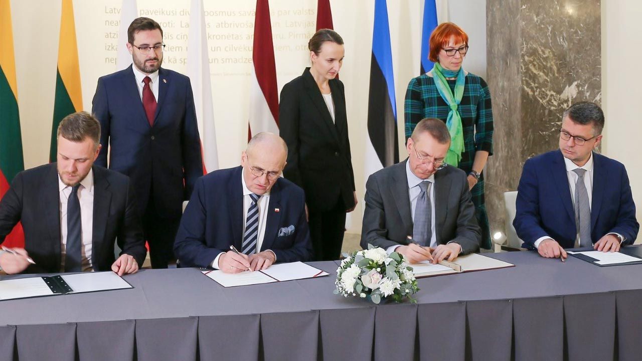 Szefowie MSZ Polski i państw bałtyckich podpisali Deklarację ryską (fot. TT/@MSZ_RP) Szefowie MSZ Polski i państw bałtyckich podpisali Deklarację ryską (fot. TT/@MSZ_RP)