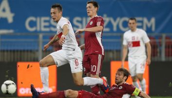 Adam Matuszczyk w meczu reprezentacji Polski (fot. PAP).