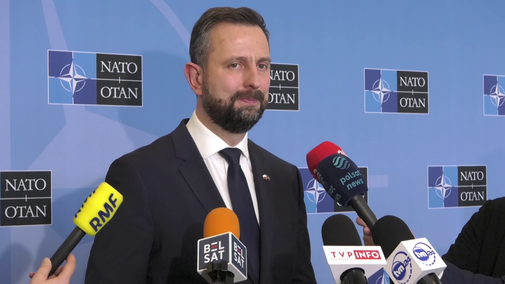 Міністр абароны Польшчы Владыслаў Касіняк-Камыш. Брусель, Бельгія. 15 лютага 2024 года. (Фота: Белсат)